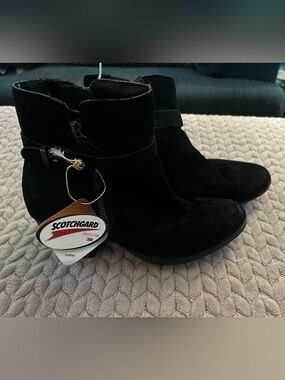 Earth Black Suede Ankle Booties with Side Buckle size 9